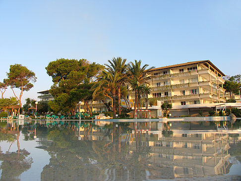 Fotos Hotel mit Pool bei Dämmerung | 