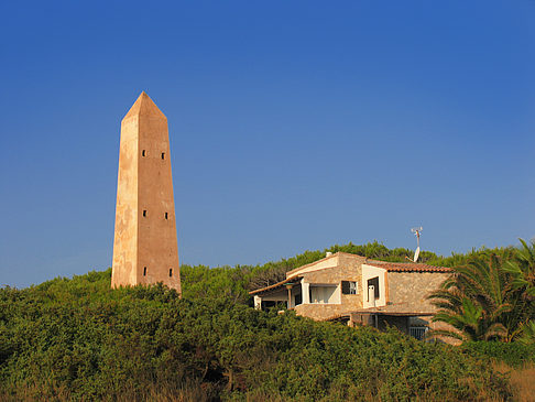 Obelisk am Strand