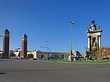 Monumentaler Brunnen im Kreisverkehr Foto 