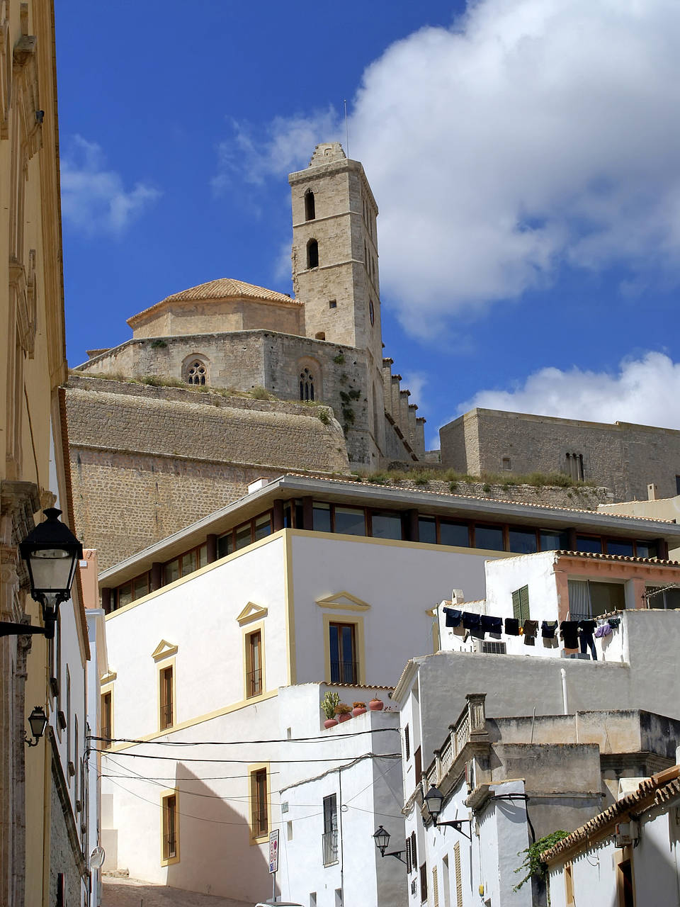  Ansicht Sehenswürdigkeit  von Ibiza Die Kathedrale bildet das Zetnrum der Altstadt Eivissas